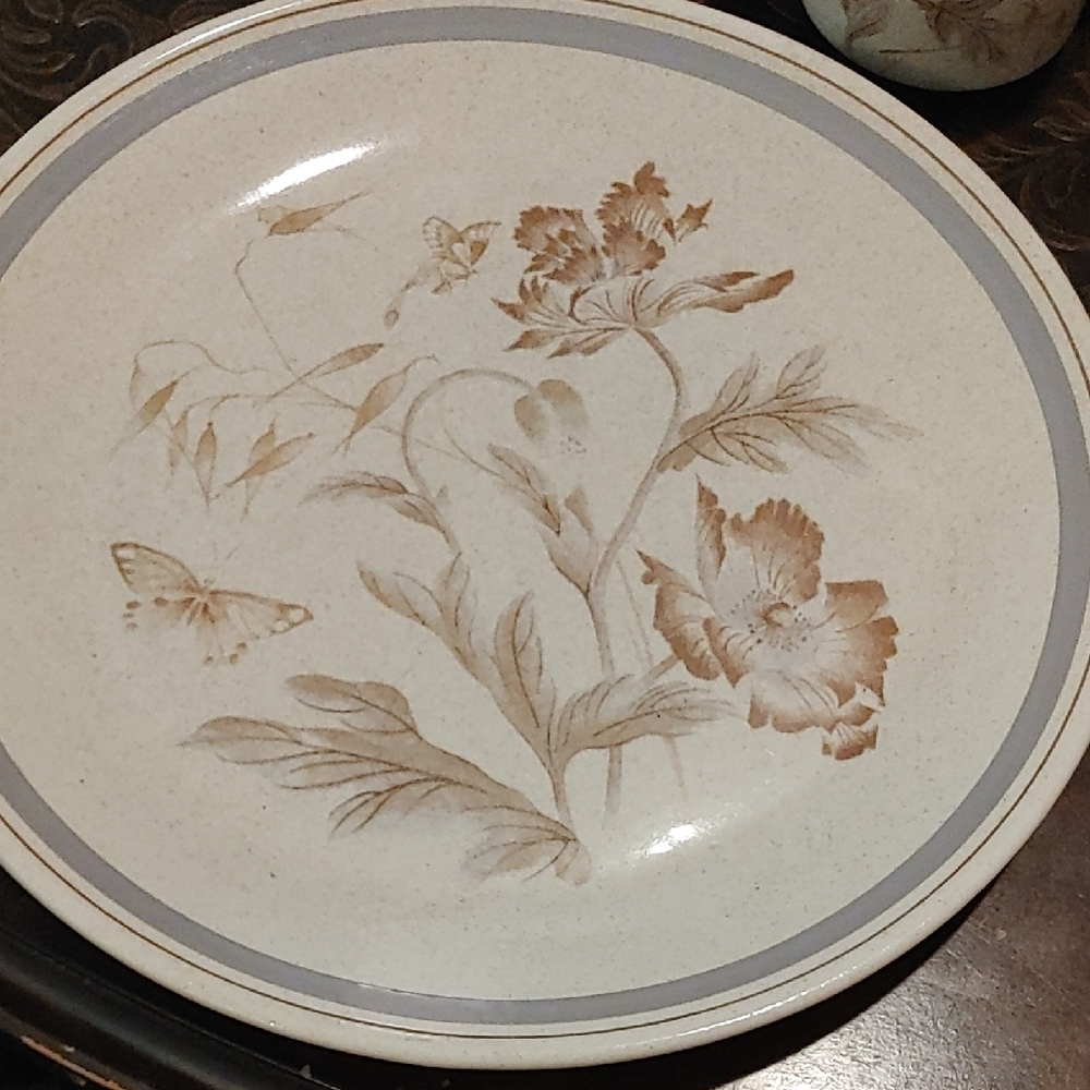 Floral Pattern Dinnerware Set - Picture 2 of 15